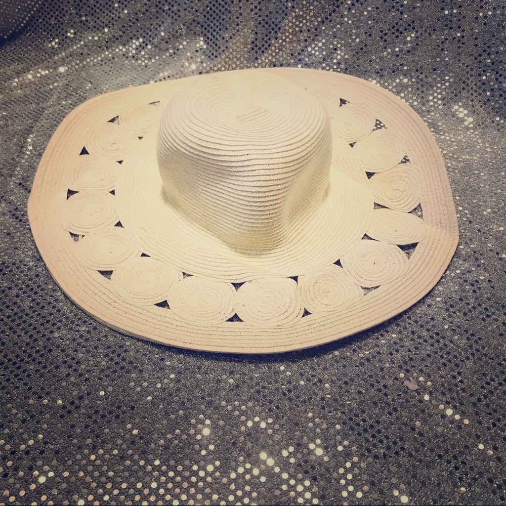 Creamy/White Floppy Top Hat